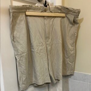 Tommy Bahama, men’s size 40, Beige Pleated Shorts